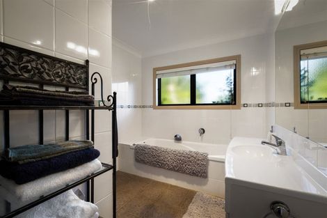 Photo of property in 80 Koutunui Road, Athenree, Katikati, 3177