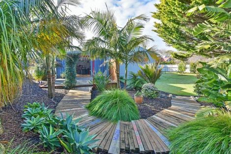 Photo of property in 108 Torkar Road, Clarks Beach, 2122