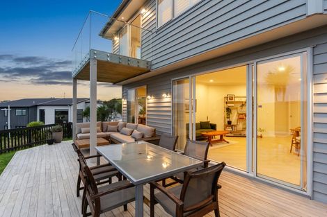 Photo of property in 11 Tawatawa Street, Long Bay, Auckland, 0630