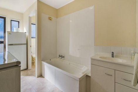 Photo of property in 2/20 Takutai Avenue, Bucklands Beach, Auckland, 2012