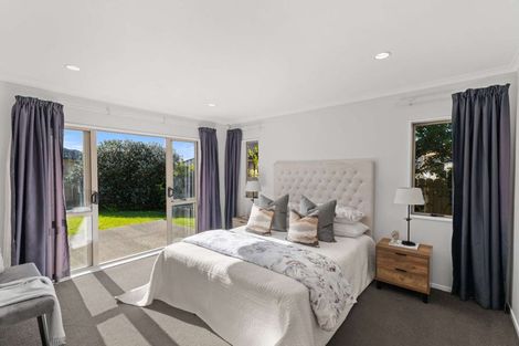 Photo of property in 37 Breaker Grove, Waiuku, 2123