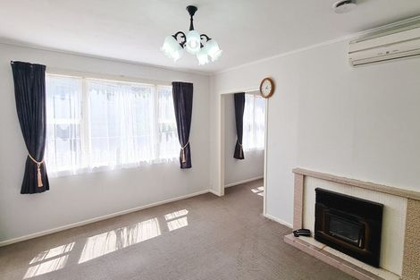 Photo of property in 50 Batchelor Street, Newlands, Wellington, 6037