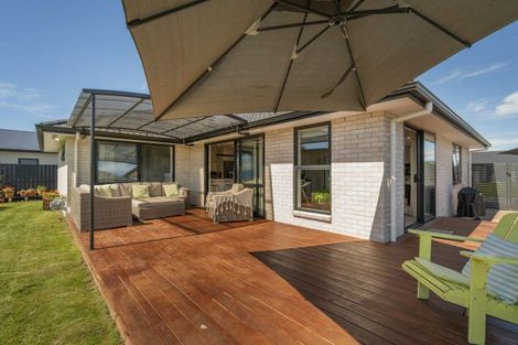 Photo of property in 8 Palm Drive, Whitianga, 3510