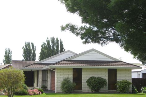 Photo of property in 18 Regency Crescent, Redwood, Christchurch, 8051