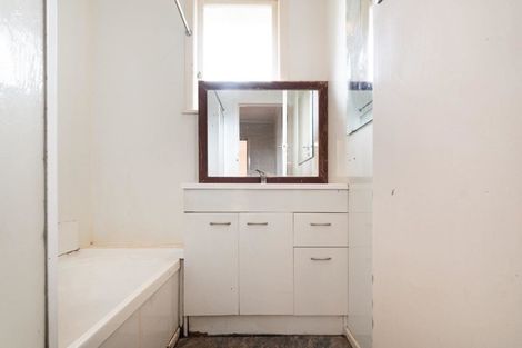 Photo of property in 48 Longburn Road, Henderson, Auckland, 0610