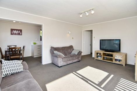 Photo of property in 2/10 Salford Avenue, Redwood, Christchurch, 8051