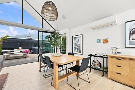 Photo of property in 225 Springfield Road, St Albans, Christchurch, 8014