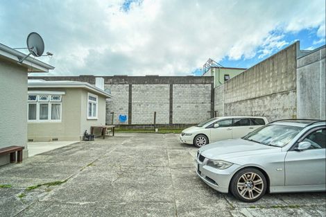 Photo of property in 402a Queen Street East, Hastings, 4122