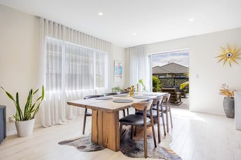 Photo of property in 14 Ropere Street, Kumeu, 0810