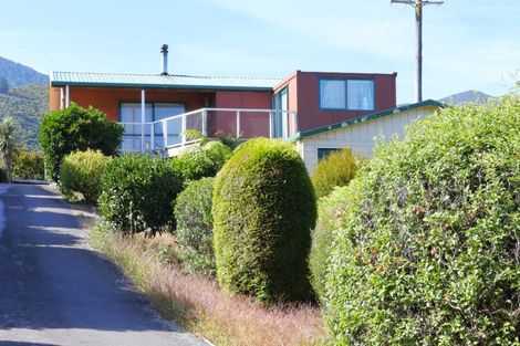 Photo of property in 246 Waikawa Road, Waikawa, Picton, 7220