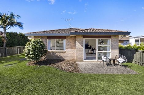 Photo of property in 1/11 Milton Road, Orewa, 0931