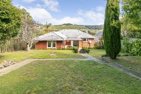 Photo of property in 73 Taylor Terrace, Tawa, Wellington, 5028