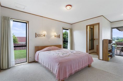 Photo of property in 42 Kennedy Avenue, Forrest Hill, Auckland, 0620