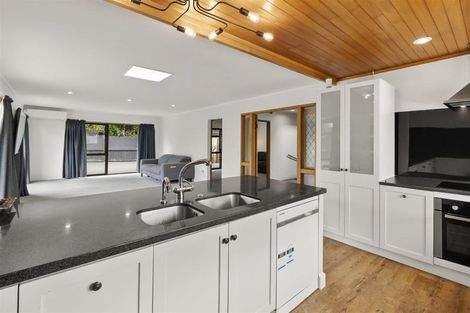 Photo of property in 1/9 Gloria Avenue, Te Atatu Peninsula, Auckland, 0610