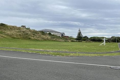 Photo of property in 16 Longbeach Drive, Castlecliff, Whanganui, 4501