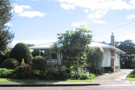 Photo of property in 15 Shortland Street, Regent, Whangarei, 0112