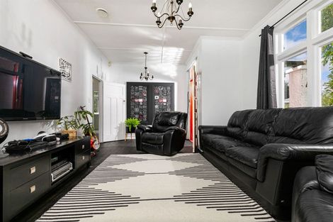 Photo of property in 5 Don Buck Road, Henderson, Auckland, 0614