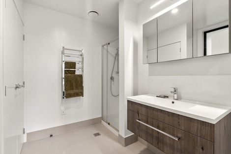 Photo of property in 2/24 Tahuhu Road, Mount Wellington, Auckland, 1062