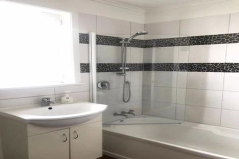 Photo of property in 4 Harding Avenue, Te Atatu South, Auckland, 0610