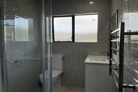 Photo of property in 2/69 Orams Road, Hillpark, Auckland, 2102