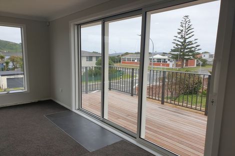 Photo of property in 31 Main Road, Titahi Bay, Porirua, 5022