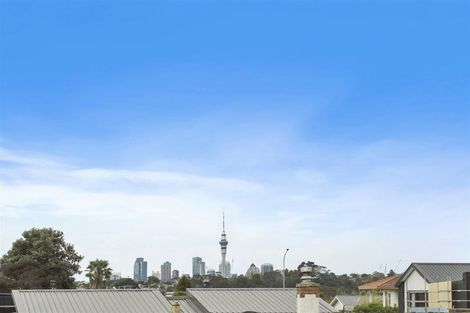 Photo of property in 28a Walker Road, Point Chevalier, Auckland, 1022