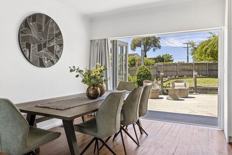 Photo of property in 5 Te Hatepe Avenue, Taupo, 3330