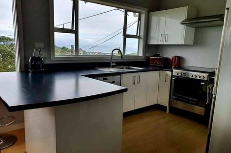 Photo of property in 9 Salford Street, Newlands, Wellington, 6037