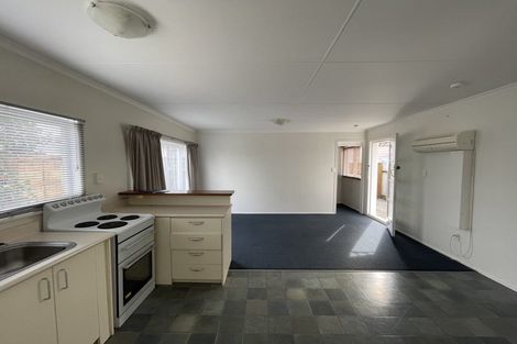 Photo of property in 18 River Road, Te Atatu Peninsula, Auckland, 0610