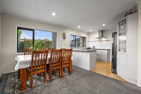 Photo of property in 30a Grove Road, Papakura, 2110