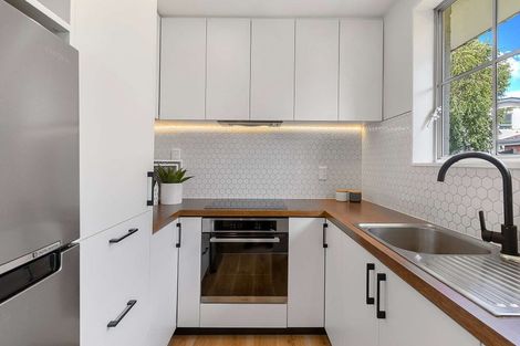 Photo of property in 2/3 Sawtell Place, Northcote, Christchurch, 8052