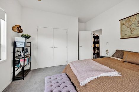 Photo of property in 2/5 Beach Street, Fitzroy, New Plymouth, 4312