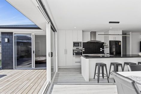 Photo of property in 63 Te Kio Crescent, Papamoa Beach, Papamoa, 3118