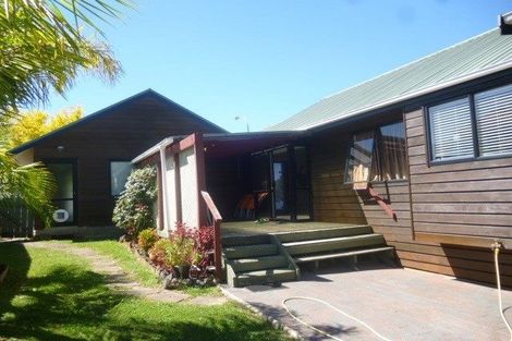 Photo of property in 147 Botany Road, Botany Downs, Auckland, 2010