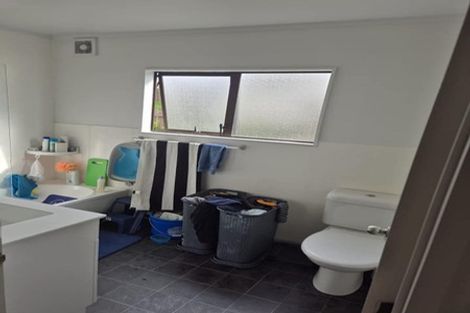 Photo of property in 2/120 Sunnyside Road, Sunnyvale, Auckland, 0612