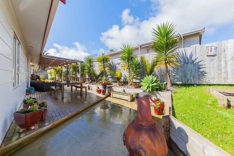 Photo of property in 18 Garton Drive, Massey, Auckland, 0614