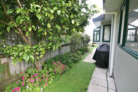 Photo of property in 2/63 Hattaway Avenue, Bucklands Beach, Auckland, 2012