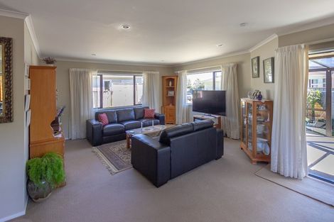 Photo of property in 7 Rarawa Place, Vogeltown, New Plymouth, 4310