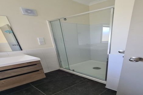 Photo of property in 12 Barnea Circle, Glen Eden, Auckland, 0602