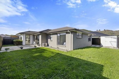 Photo of property in 5 Kerrigan Crescent, Wallaceville, Upper Hutt, 5018