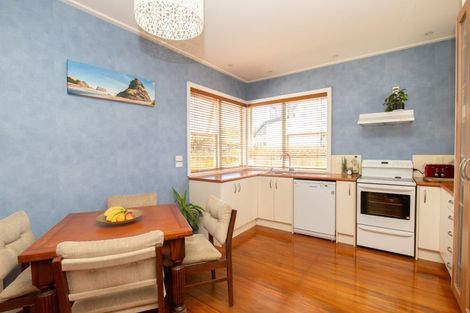 Photo of property in 11 Darlington Street, Ngatea, 3503