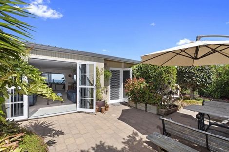 Photo of property in 2/31 Manly Esplanade, Browns Bay, Auckland, 0630