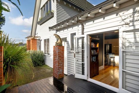 Photo of property in 69 Forest Lake Road, Forest Lake, Hamilton, 3200