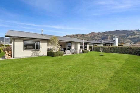 Photo of property in 4 Daniels Terrace, Wanaka, 9305