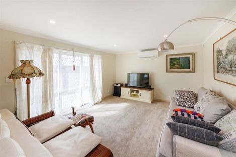 Photo of property in 14 Atlantic Drive, Fitzherbert, Palmerston North, 4410