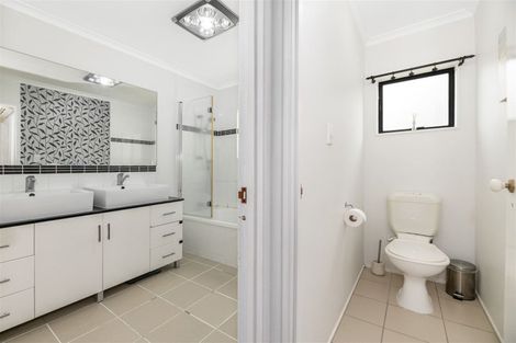 Photo of property in 1/13a Kitewao Street, Northcote, Auckland, 0627