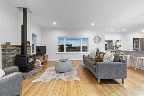 Photo of property in 13 Trotting Course Drive, Kumeu, 0891