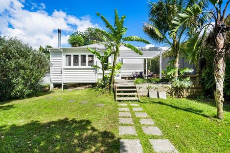 Photo of property in 151 Glenfield Road, Hillcrest, Auckland, 0626