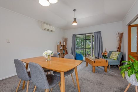 Photo of property in 1 Springdale Grove, Fitzherbert, Palmerston North, 4410