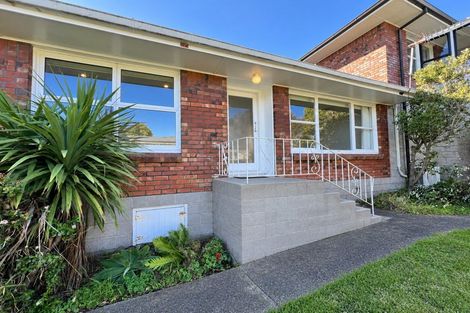 Photo of property in 2/4 Westwell Road, Belmont, Auckland, 0622